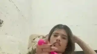 تجليخ عربية ساخنة في غرفة زوجها لحبيبها