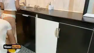 سکس داغ و حشری من با زندایی توی آشپزخونه