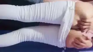 كنت خارجة كنلبس حوايجي و هو يسخن و هبطلي السروال و ضربالي بحوية غزالة